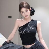 ราคา ꕥCatalog Fashionꕥ เสื้อแฟชั่นเปิดไหล่ข้างเดียว แขนกุด สีดำ อกแต่งรีดเพชรลายตัวหนังสือ (22293779363)