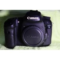 ราคา Canon EOS 7D ตัวกล้อง กล้องถ่ายภาพดิจิตอล ซิงเกิ้ลเลนส์รุ่นล่าสุดในตระกูล EOS ที่นักเล่นกล้องสมัครเล่นฝีมือระดับเซียน และนักถ่ายภาพมืออาชีพต้องทึ่งไปกับสุดยอดเทคโนโลยี เพื่อการถ่ายภาพชั้นสูง ด้วยพลังแ