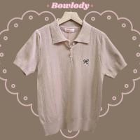 ราคา New เสื้อไหมพรม คอปก โปโล ปักโบว์ ผ้านุ่มนิ่มทอลายเปีย ทวิส แขนตุ๊กตา เอวจั้ม POLO (23103152631)