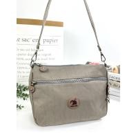 ราคา กระเป๋าผ้าร่มสะพายไหล่ สะพายข้าง มี 3 ซิป ขนาด 9 5 นิ้ว น้ำหนักเบา แถมพวงกุญแจน้องลิงให้ทุกใบ (22582856326)