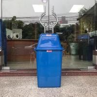 ราคา ถังขยะพลาสติกสี่เหลี่ยมฝาสวิงข้าง ตรางู ความจุ 70 ลิตร (1263434750)