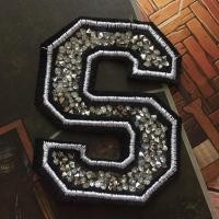 ราคา ตัวอักษร เพชร คริสตัล ปักขอบ ขนาด 3 นิ้ว ตัวรีดติดเสื้อ ตัวรีด ติดกระเป๋า ติดหมวก ติดแจ๊คเก็ต อักษรภาษาอังกฤษ Alphabet Patch (3986792451)