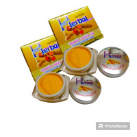 ราคา 2 กล่อง 5g Herbal curcumin cream เฮอร์เบิล ครีมขมิ้น กล่องเหลือง สูตรดั้งเดิม ครีมสมุนไพรขมิ้นเฮอร์เบิล ขมิ้นเฮิร์บ 5 กรัม (22804849609)