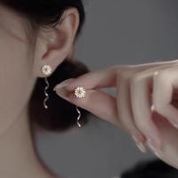 ราคา ชุดเดซี่สายยาวดอกเดซี่สีเงินมีพู่ต่างหูระย้าด้ายเพทายคริสตัลต่างหูเจาะสำหรับผู้หญิง (22855623871)