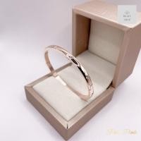 ราคา กำไลข้อมือสีพิงค์โกลด์ฝังเพชรสิบเม็ดเว้นระยะรอบวง ขนาดรอบวง19cm หน้ากว้าง5 6มิล (22380066808)