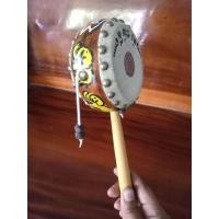 ราคา กลองป๋องแป๋งเขียนลายช้างไทยคละสี ของเล่นโบราณ พื้นสีแดงและสีเนื้อไม้หน้ากว้าง3 5 สูง2 2นิ้ว ยาว10 5 มีด้ามจับกระชับมือ ทำจากไม้กลึงแท้ทั้งท่อน หนังผิววัวอย่างดี เม็ดตีทำจากลูกประคำ แข็งแรงทนทาน กลองคุ