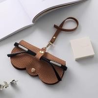 ราคา กระเป๋าใส่แว่นตาสไตล์ใหม่ กล่องใส่แว่นกันแดดแบบพกพา กล่องใส่แว่นกันแดด เคสป้องกัน กระเป๋าใส่แว่นตาแฟชั่นน้ำหนักเบาสุดหรู (23102144308)