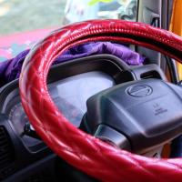 ราคา นวมหุ้มพวงมาลัยรถบรรทุกJp เกรดนิ่ม ขนาด45 46cm สี แดงแก้ว น้ำเงินแก้ว ดำด้ายดำ ดำด้ายแดง รถบรรทุก 6ล้อ10ล้อ สวยนิ่มกระชับหนังเกรดญี่ปุ่น ราคา1100 ส่งฟรี (23048965814)