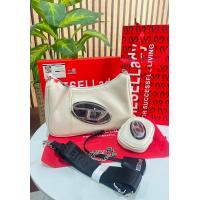 ราคา กระเป๋าสะพาย diesel พร้อมกล่อง ถุงกระดาษ ถุงผ้า (21734724137)