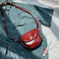 ราคา JIA SHUN 2024กระเป๋าโทรศัพท์มือถือสะพายข้างแดงเข้มวินเทจใหม่กระเป๋าแบบฝาเปิดครึ่งวงกลมขนาดกะทัดรัดกระเป๋าอานม้าพรีเมี่ยม (23176660740)