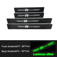 ราคา สติกเกอร์ติดกล่องใส่ของท้ายรถจักรยานยนต์รถยนต์ทำจากคาร์บอนไฟเบอร์เรืองแสง4ชิ้นสติ๊กเกอร์ติดขอบกันรอยขีดข่วนกันน้ำป้องกันรอยขีดข่วนติดรถยนต์ป้องกันการขีดข่วนติดรถยนต์สำหรับ Hyundai Accent H1 Trajet Son