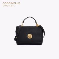 ราคา COCCINELLE กระเป๋าถือผู้หญิง รุ่น LIYA MINI HANDBAG 584001 สี NOIR (16107372731)