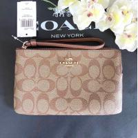 ราคา แท้ Coach Large Corner Zip Wristlet In Signature Canvas (22564833332)