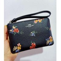 ราคา กระเป๋าคล้องมือไซส์เล็ก 1 ซิป Coach Corner Zip Wristlet แท้100 (22211059528)