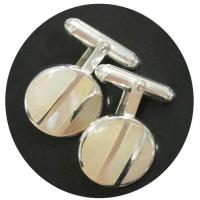 ราคา คัฟลิงค์ Sterling Silver Cufflinks with MOP กระดุมข้อมือเสื้อสำหรับผู้ชาย ทำจากเงินแท้ 925 Sterling Silver อัดเปลือกหอยมุก Mother of Pearl ขนาดและสีตามรูป เครื่องประดับติดเสื้อและอื่นๆ (482792601)