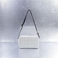 ราคา Issey Miyake กระเป๋ากล้องแบบเดียวกันกระเป๋ากระเป๋าสายไหล่เดียวกล่องทแยงมุมทรงเรขาคณิตเพชรกระเป๋าทรงสี่เหลี่ยมขนาดเล็กทำจากซิลิโคนรูปเต้าหู้ของแท้สไตล์เกาหลี (22725661732)