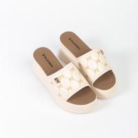 ราคา Playboy รองเท้าแตะแพลตฟอร์ม รหัสST HS244C120 ดีไซน์ทรงแตะสูงแบบสวมสายคาดปักลายโลโก้ มี2 สี สีLatteและสีGreentea (23124902484)