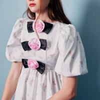 ราคา FLAT2112 FXSRO020 FLUFFY CLOUDY MINI DRESS มินิเดรสสั้นพิมพ์ลาย แต่งโบว์ดอกกุหลาบ (22214591584)