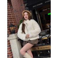 ราคา Puri Me Flossy Fur Jacket เสื้อแจ้กเก็ตขนกันหนาว (23183757343)