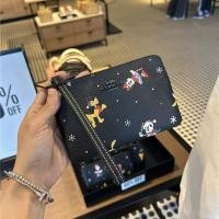 ราคา Coâćh X Disney กระเป๋าสตางค์ลายการ์ตูนคริสต์มาสที่ร่วมแบรนด์ CN031 CN033 CN025 CN026 CN005 (22302763888)