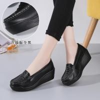 ราคา รองเท้าพยาบาลรองเท้าส้นตึกสไตล์เกาหลีใส่สบายพื้นนิ่มรองเท้าชั้นเดียวพื้นหนาสีขาวสำหรับผู้หญิงรองเท้าทำงานในโรงพยาบาลส้นเตารีดหนังแท้ระบายอากาศได้ดี (21075949926)