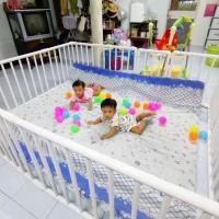 ราคา ส่งไว คอกกั้นเด็ก 6ฟุต 5ฟุต 3 5 ฟุต ขนาดครอบที่นอน พร้อมส่ง มีจุกยึดพื้นให้ (22494221352)