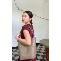 ราคา MOGU Rally กระเป๋าทรงจีบแบบพกพาระดับไฮเอนด์ย้อนยุค 2024 กระเป๋าผู้หญิงสะพายไหล่สะพายข้างแบบใหม่ (23178153224)