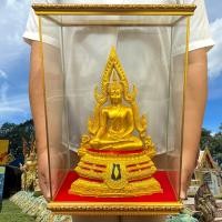 ราคา ชุดพระพุทธชินราช พระคู่บ้านคู่เมือง สีน้ำทองฐานลงยา หน้าตัก 5 นิ้ว เนื้อเรซิ่น พร้อมตู้กระจกสามารถนำไปเป็นของขวัญในวาระโอกาสสำคัญได้ (16621483675)