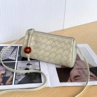 ราคา Molisa กระเป๋ารุ่นใหม่ ทรงหมอนสาน จุของได้เยอะ หนังวัว 71036 (21920335207)