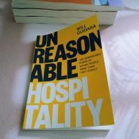 ราคา Unreasonable Hospitality The Remarkable Power of Giving People More Than They Expect Paperback (22059452850)