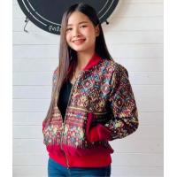 ราคา เสื้อแจ็กเกตผ้าไทยทอลายแพรวา สีแดงเลือดหมูผ้าไม่เงา (21352294885)