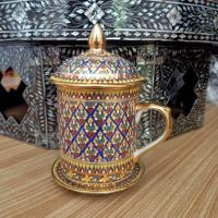 ราคา แก้วเบญจรงค์ เขียนลายเต็มใบในกล่องผ้าไหม และกล่องกระดาษลายไทย สวยหรู สุดคุ้ม (22353979965)