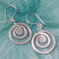ราคา Dangle coil earrings silver Karen hill tribe nice handmade a valuable gift สะดุดตา ตำหูเงินกระเหรี่ยงห้อยทำจากมือชาวเขาเงินแท้สวยงามยิ่งใช้ยิ่งเงางาม เป็นของขวัญมีคุณ (21093460426)