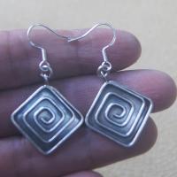 ราคา Square very nice earrings pure silver Thai Karen hill tribe สี่เหลี่ยม สวยงามไทยตำหูเงินกระเหรี่ยงทำจากมือชาวเขางานฝีมือสวยของฝากที่มีคุณค่าของฝากถูกใจ มีคุณค่า สวยงาม (15935883148)