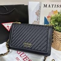 ราคา กระเป๋าสะพายข้าง guess สานหนัง เกร๋ๆ 2023 (19581651781)