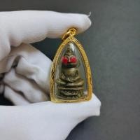 ราคา จี้พระ งั่ง พระงั่ง ตาแดง หลวงปู่ชื่น ปลุกเสกแล้วสุดเข้มขลัง เครื่องรางสายสเน่ห์ เมตตามหานิยม ค้าขายดี รุ่งเรือง เลี่ยมกรอบทองไมคร่อนอย่างดี มีบริการส่งฟรี (16778301626)