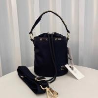 ราคา ใหม่ สีดำ กระเป๋าทรงถังกันน้ํา ผู้หญิง กระเป๋าสะพายโซ่ ลำลอง กระเป๋าถือทรงกระบอกกลม L199 ทันสมัย นุ่ม วัสดุไนลอน (22326334243)