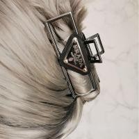 ราคา ผลิตภัณฑ์ดั้งเดิม Prada คอลเลกชันของผู้หญิงอุปกรณ์เสริมกิ๊บโลหะคาดศีรษะเข็มกลัด (19707245736)