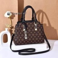 ราคา พร้อมส่ง กระเป๋าสะพายข้าง กระเป๋าถือ ผู้หญิง กระเป๋าแฟชั่น รุ่น A01 มี 4สี (6410888070)