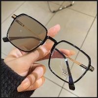 ราคา จัดส่งในกทม NEWแว่นกรองแสง กันแดด สายตาสั้น ความนิยม เลนส์ออโต้ เปลี่ยนเป็นสีน้ำตาลใน 3 วินาทีเมื่อโดนแสงแดด คุณภาพสูง (21894336563)