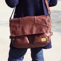 ราคา Threebox กระเป๋าผู้ชาย ดีไซน์ และ คุณภาพ มันคือกระเป๋าคู่ใจ ในการออกจากบ้าน จะคุยงาน เจอเพื่อน ติดต่อธุรกิจ Threebox รุ่นนี้ มี 3 สี ดำ แทน กาแฟ ภายในกว้าง มีช่องใส่โน๊ตบุ๊ค แทปเลต ขนาด 13 นิ้ว (17692