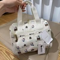 ราคา ใหม่ 2024 การ์ตูน KT Cat ลำลอง กระเป๋าสะพายข้างไนลอน น้ำหนักเบา กระเป๋าถือ ผู้หญิง กระเป๋าเดินทางไหล่มือถือกระเป๋าสองใช้ (22900517894)