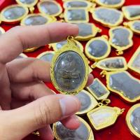 ราคา จี้พระ เหรียญหลวงปู่ทิม อิสริโก อายุ96 ปี2517 วัดละหารไร่ จ ระยอง เลี่ยมกรอบชุบทอง (22844407781)