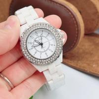 ราคา นาฬิกาข้อมือผู้หญิง สไตล์เรียบหรูหน้าปัดล้อมเพชรสายพลาสติก หน้ากว้าง32มิล (22566047321)