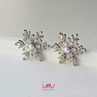 ราคา IL MARE Snowflake No 7 Earrings ต่างหูหิมะ (23383815984)