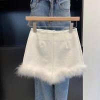 ราคา กางเกงกระโปรงสีขาวขาสั้นผู้หญิงเข้าได้กับทุกชุดสีพื้นดีไซน์ตัดต่อขนฟูๆสไตล์ชาแนลแบบใหม่2023รุ่นเดียวกับเน็ตไอดอล INS (21355435891)