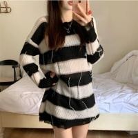 ราคา H H พร้อมส่ง เสื้อแขนยาวไหมพรม ดีเทลลายทางขาดๆ เท่ไม่ซ้ำใคร M5813 (16510545468)