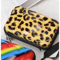 ราคา กระเป๋าแฟชั่นใบเล็กสำหรับผู้หญิง กระเป๋าสะพายข้างผู้หญิง บุคลิกภาพ มือถือ กล่องสไตล์มินิ กระเป๋าสี่เหลี่ยมเล็ก (21535403733)