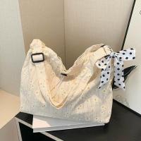 ราคา BAGSMART กระเป๋าสะพายข้างผ้าฝ้ายลายปักดอกไม้ ปากกระเป๋ารูดเป็นทรงขนมจีบ (23373857809)