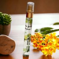 ราคา น้ำหอมดอกไม้ น้ำหอมดอกไม้ไทย น้ำหอมกลิ่นดอกไม้ น้ำหอมกลิ่นดอกไม้ไทย หอมติดทนนาน20ชม ดอกหอมหมื่นลี้ 10 Ml (22192291233)